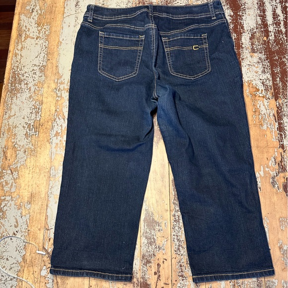 EUC- Chico Sz 1 (size 8) dark wash capris!! Dress up or dress down! - Picture 2 of 4